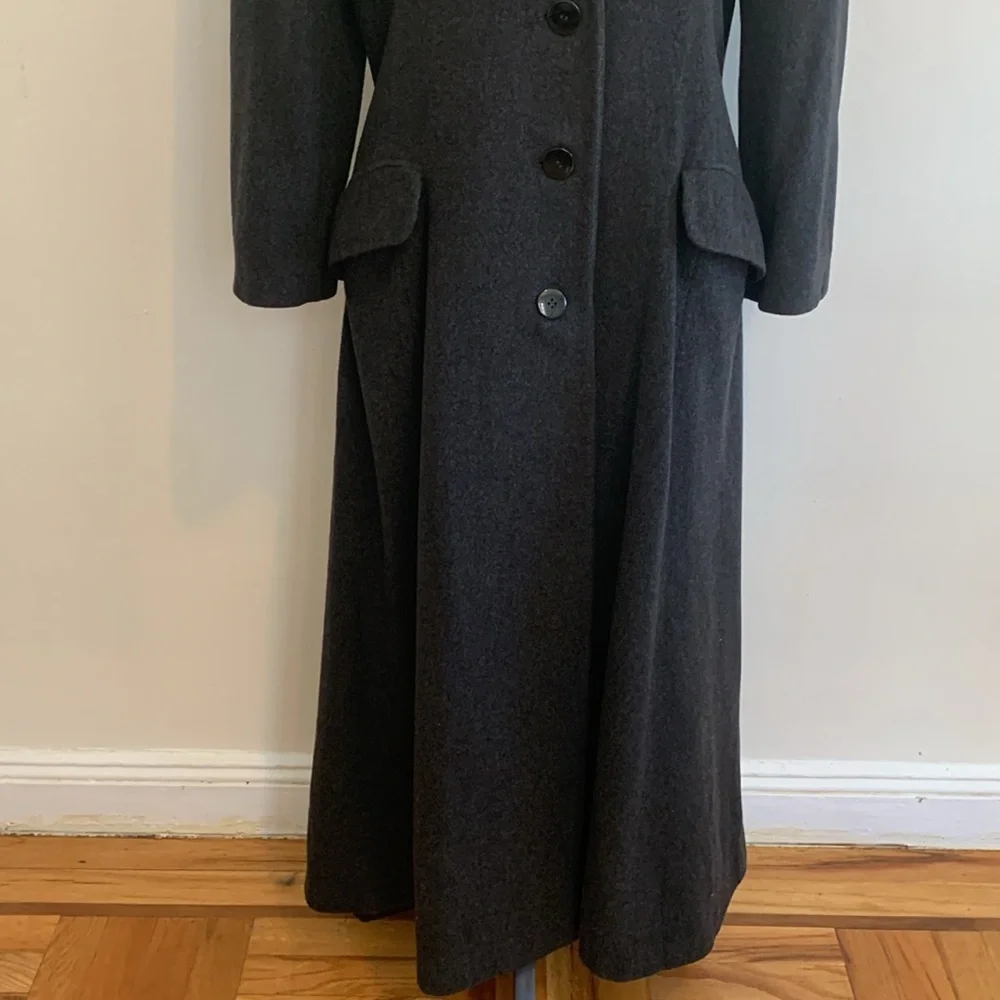 Countess Sarah Coat - Picture 5 of 14
